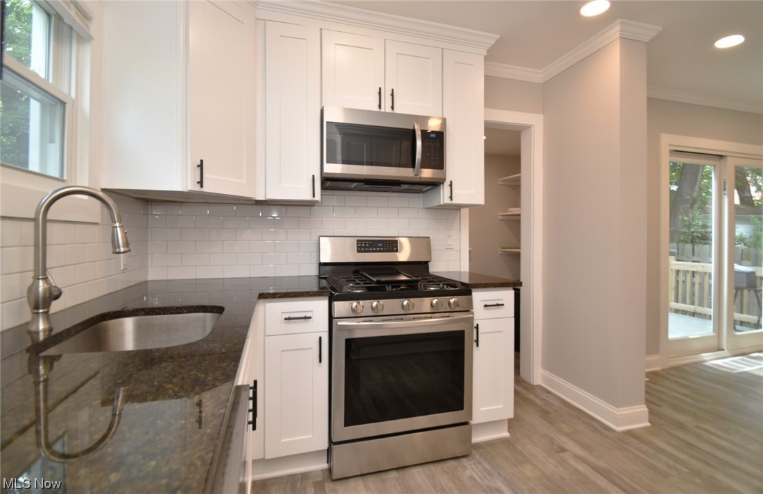 1518 South Noble Road Cleveland, OH 44121 - Photo 13 of 35 Kitchen