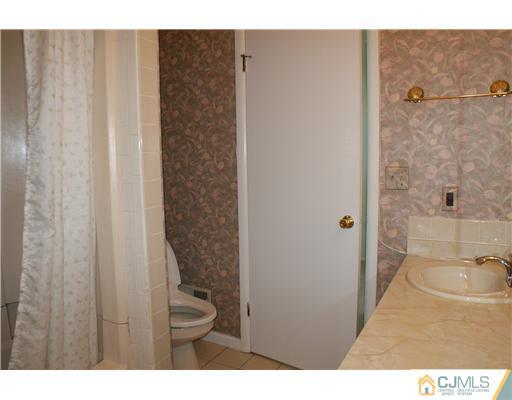 120 Woodbury Road Edison, NJ 08820 - Photo 6 of 12 Gallery Image 6