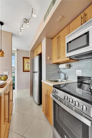 $2,650 | 209 North Fort Lauderdale Beach Boulevard, Unit 7G, Fort Lauderdale, FL 33304