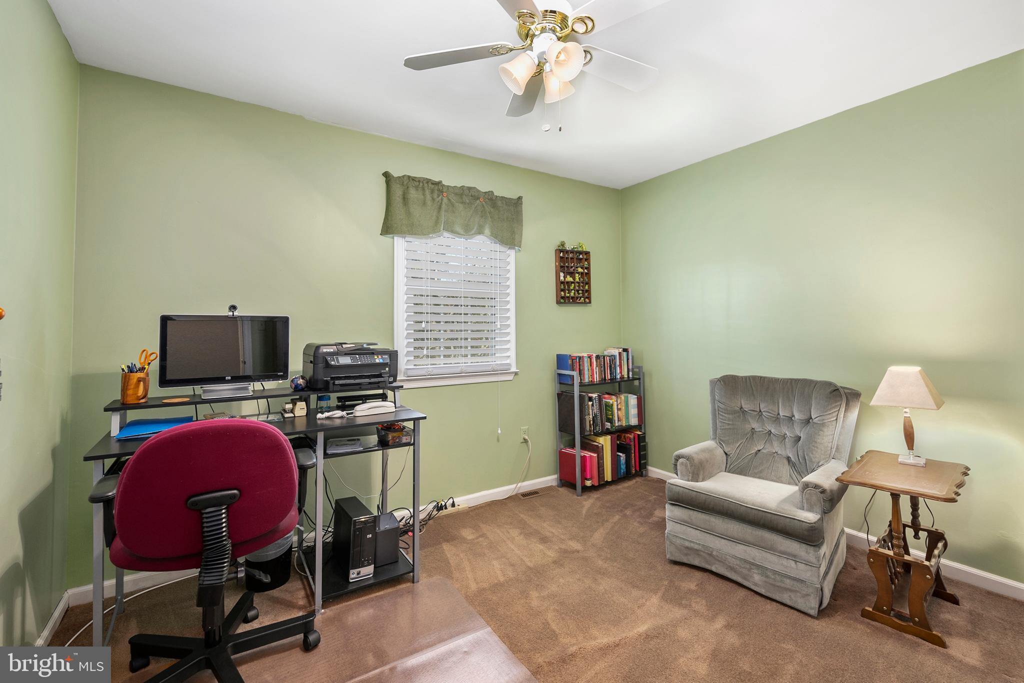 754 Oldfield Point Road Elkton, MD 21921 - Photo 43 of 49 a livingroom with workspace and a couch