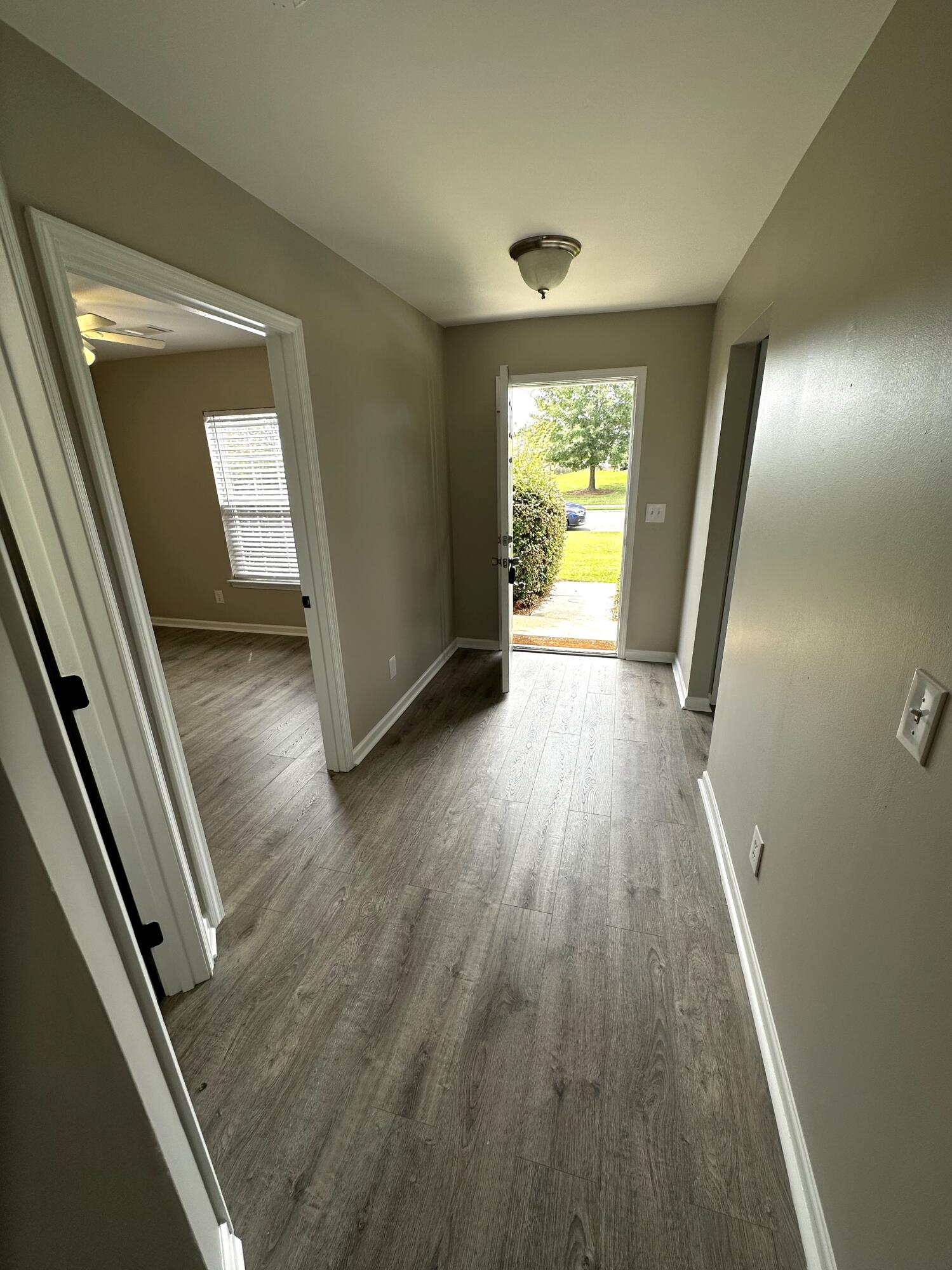 1246 River Rock Road Hanahan, SC 29410 - Photo 3 of 30 Entryway