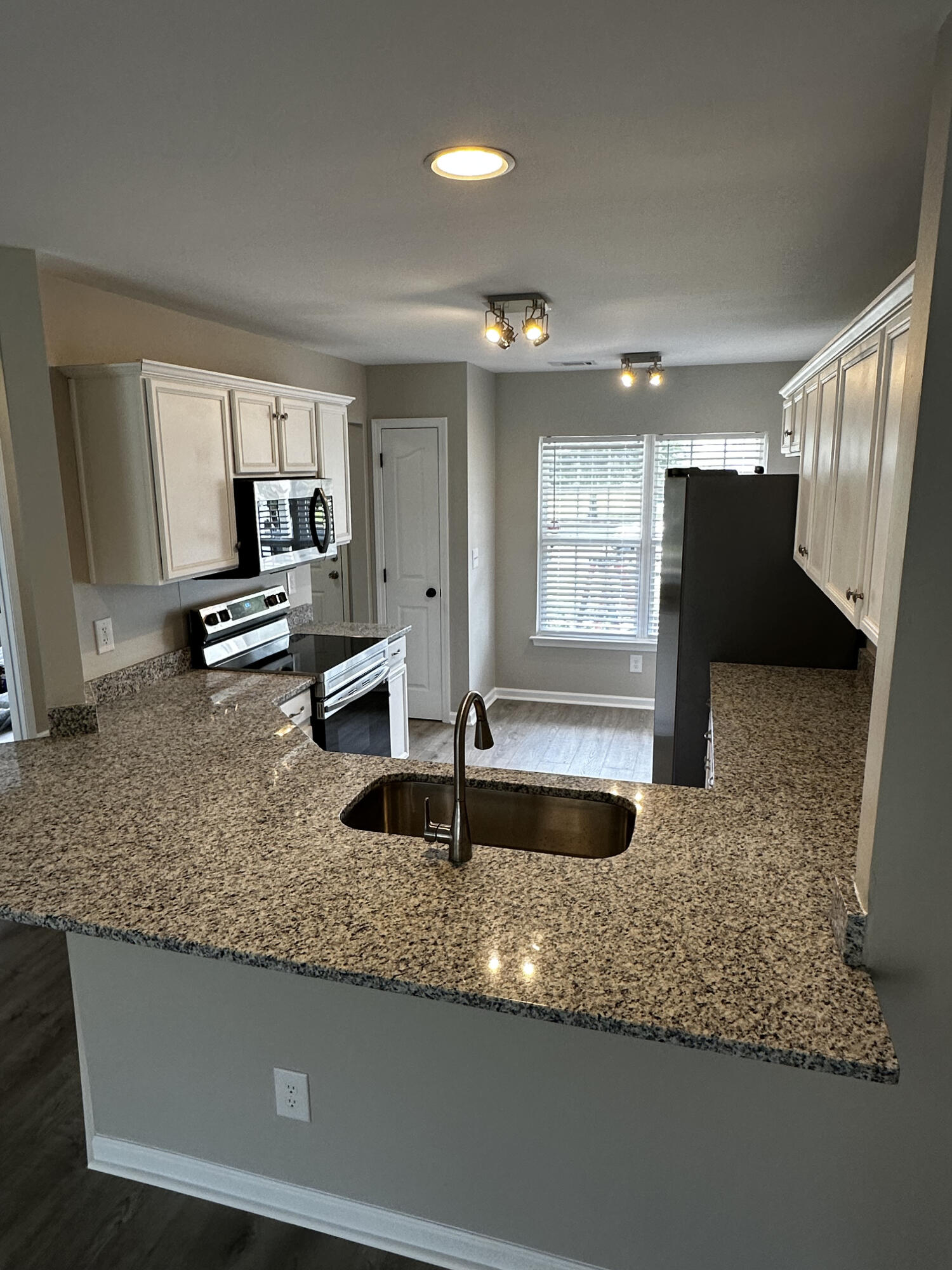 1246 River Rock Road Hanahan, SC 29410 - Photo 7 of 30 Kitchen4