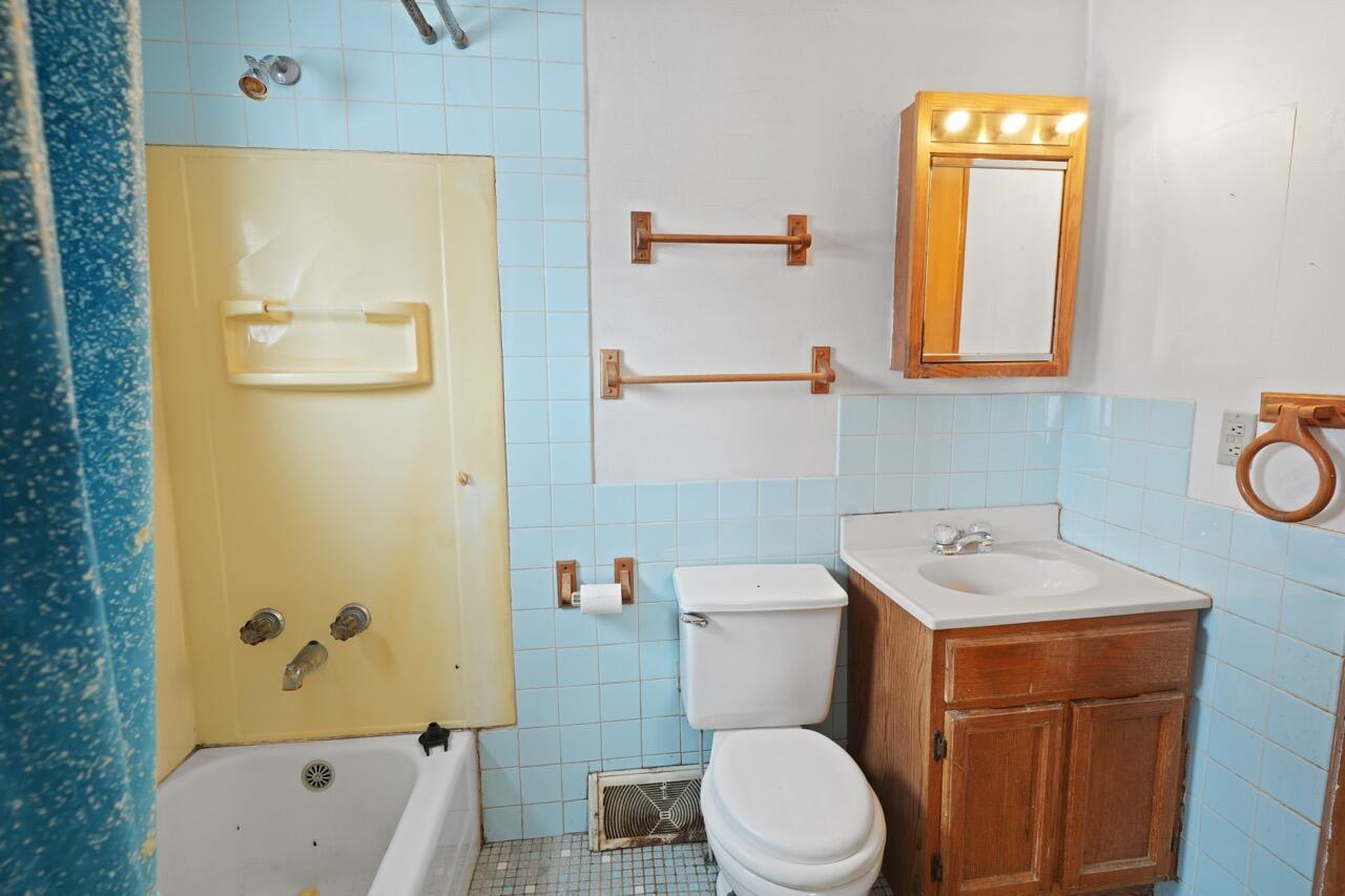 15910 County Line Road Yorkville, WI 53177 - Photo 12 of 22 Primary Bathroom