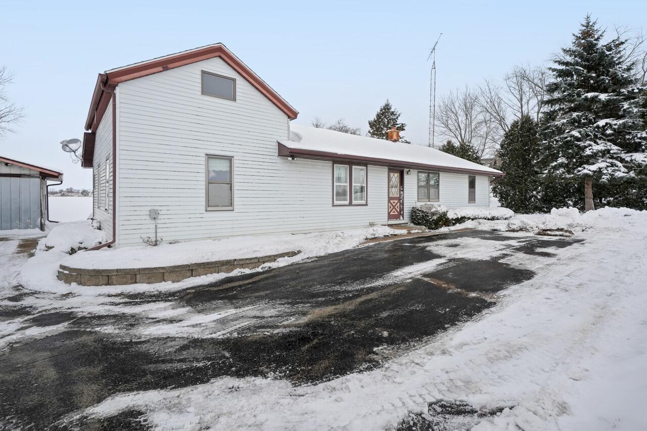 15910 County Line Road Yorkville, WI 53177 - Photo 21 of 22 Welcome Home