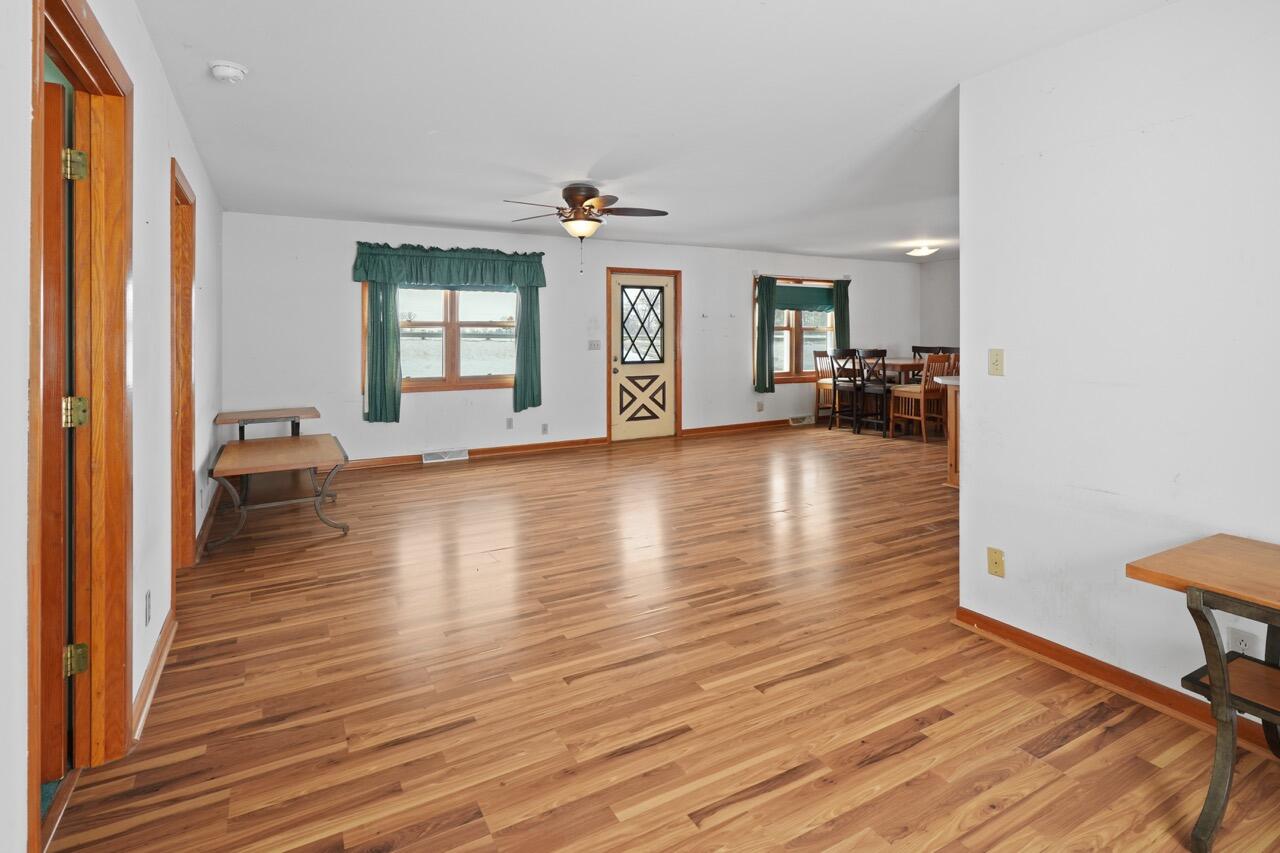 15910 County Line Road Yorkville, WI 53177 - Photo 4 of 22 Living Room
