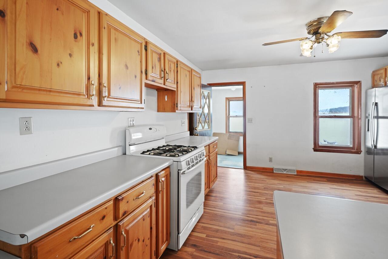 15910 County Line Road Yorkville, WI 53177 - Photo 8 of 22 kitchen