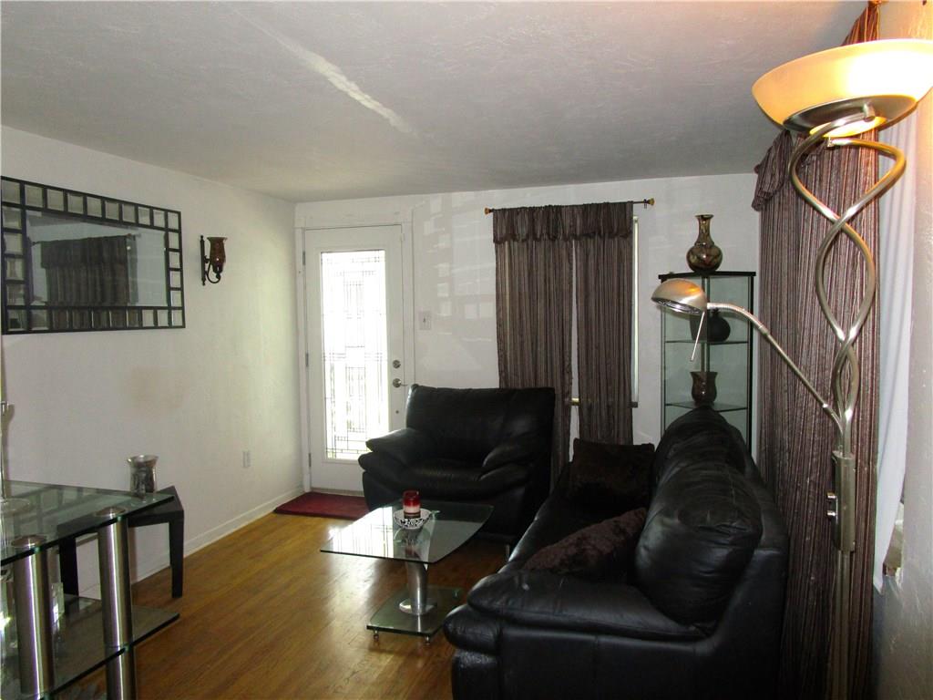 107 Fairview Avenue McKees Rocks, PA 15136 - Photo 4 of 24
