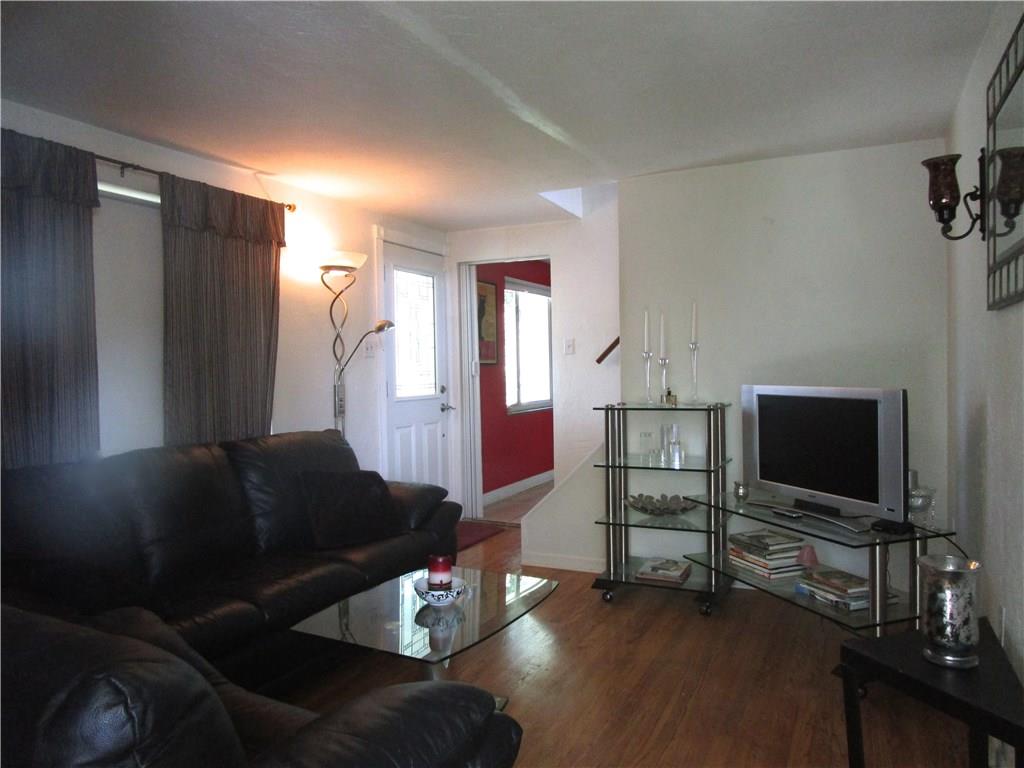 107 Fairview Avenue McKees Rocks, PA 15136 - Photo 5 of 24
