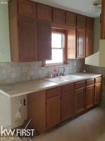 4309 Pengelly Road Flint, MI 48507 - Photo 6 of 12 21175531-5.JPG