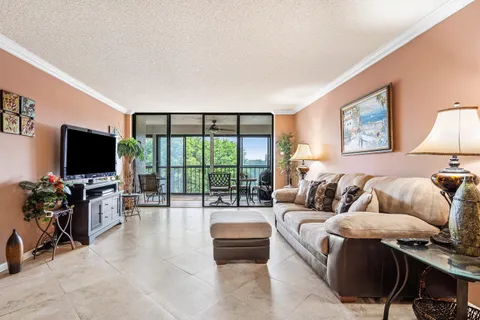 $195,000 | 6620 Boca Del Mar Drive, Unit 507, Boca Raton, FL 33433