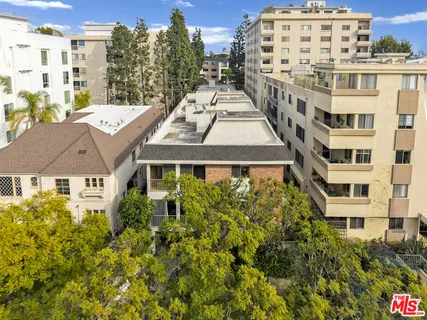 $1,685,000 | 438 North Palm Drive, Unit 1, Beverly Hills, CA 90210