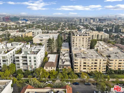 $1,685,000 | 438 North Palm Drive, Unit 1, Beverly Hills, CA 90210