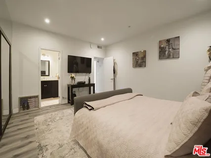 $1,685,000 | 438 North Palm Drive, Unit 1, Beverly Hills, CA 90210