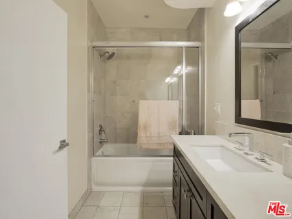 $1,685,000 | 438 North Palm Drive, Unit 1, Beverly Hills, CA 90210