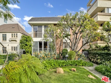 $1,685,000 | 438 North Palm Drive, Unit 1, Beverly Hills, CA 90210