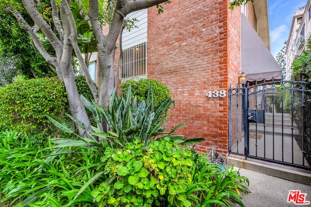 $1,685,000 | 438 North Palm Drive, Unit 1, Beverly Hills, CA 90210