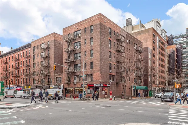 $605,000 | 58-th Street West 400th, Unit 5G | Hell's Kitchen