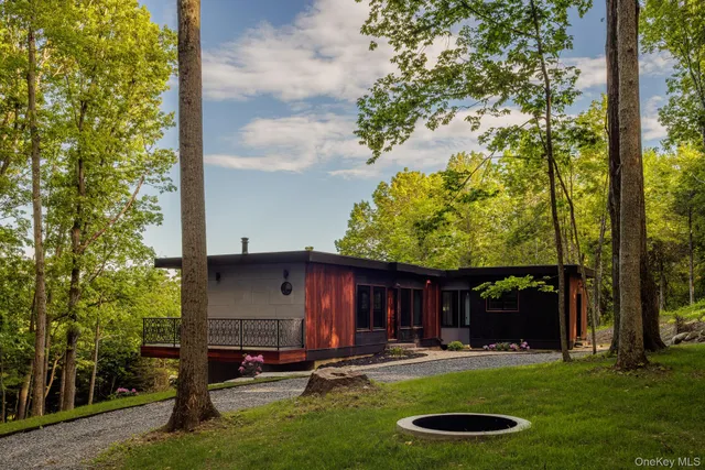 $2,325,000 | 490 Old State Route 82, Craryville, NY 12521