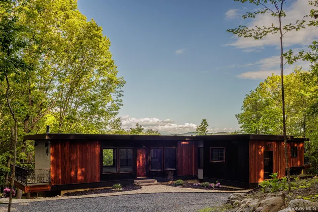 $2,325,000 | 490 Old State Route 82, Craryville, NY 12521