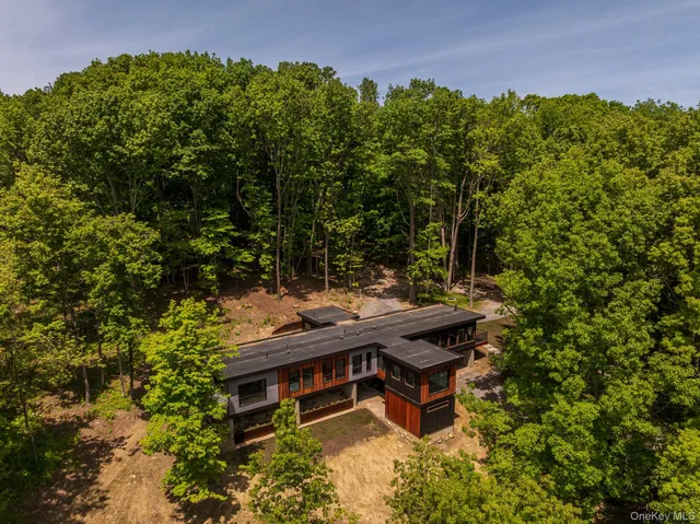 $2,325,000 | 490 Old State Route 82, Craryville, NY 12521