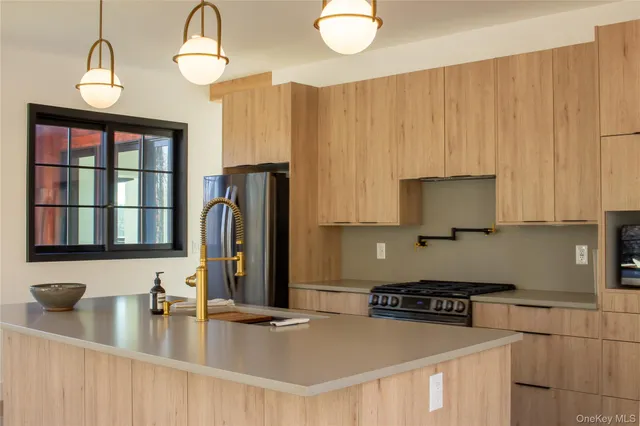 $2,325,000 | 490 Old State Route 82, Craryville, NY 12521