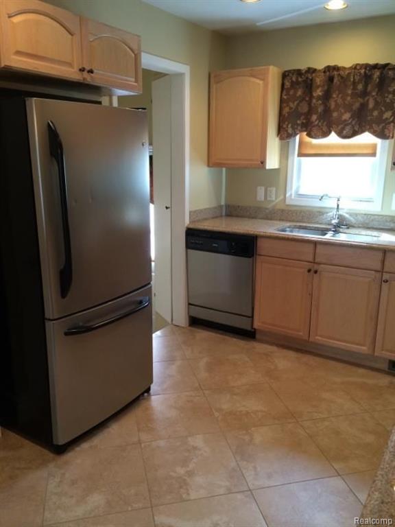3527 Normandy Road Royal Oak, MI 48073 - Photo 5 of 23