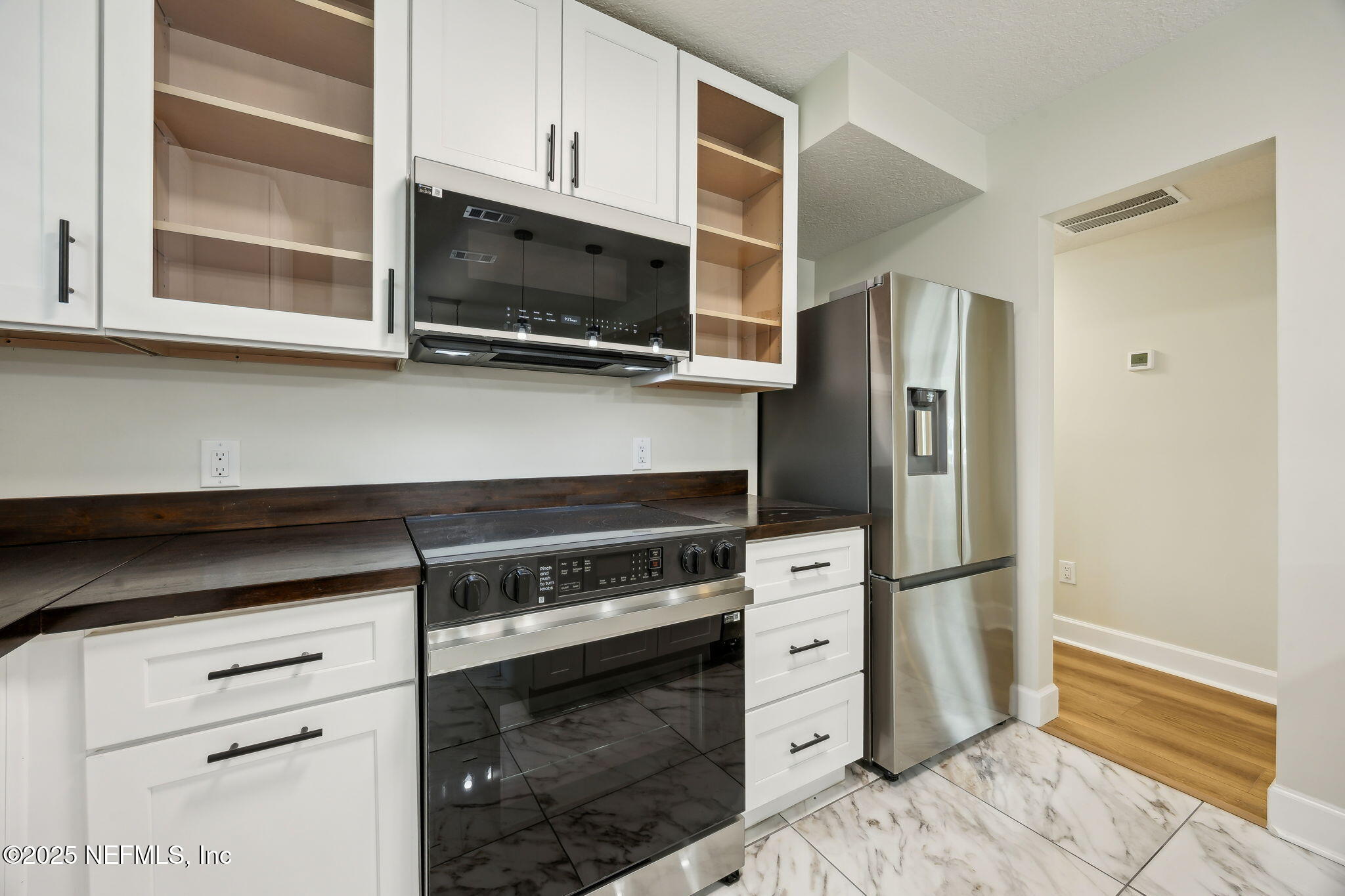 555 Glynlea Road Jacksonville, FL 32216 - Photo 13 of 32 New Samsung Applicances