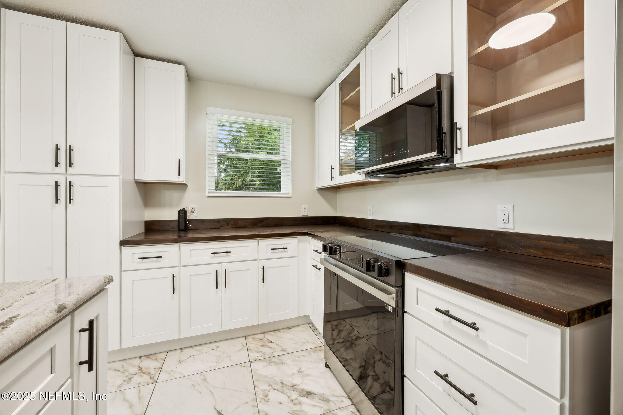 555 Glynlea Road Jacksonville, FL 32216 - Photo 14 of 32 Lots of counter space