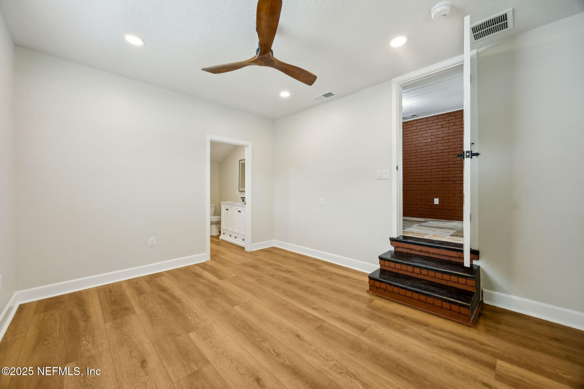 555 Glynlea Road Jacksonville, FL 32216 - Photo 15 of 32 Primary Bedroom