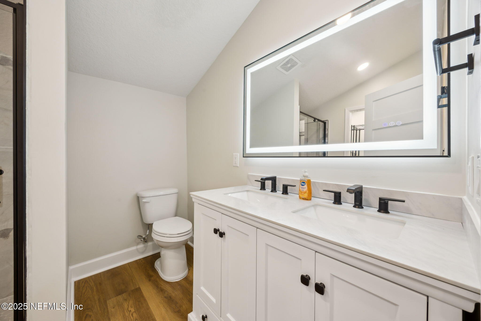 555 Glynlea Road Jacksonville, FL 32216 - Photo 19 of 32 Primary Bath