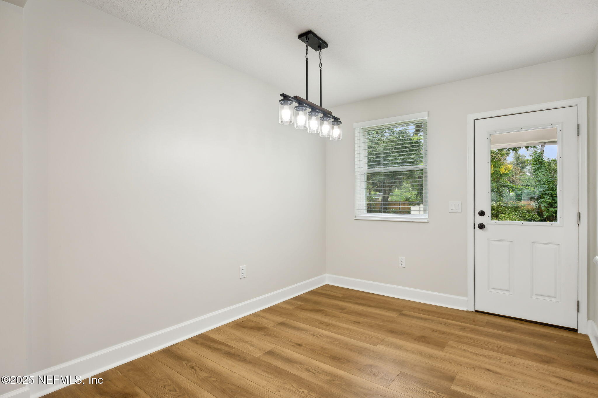 555 Glynlea Road Jacksonville, FL 32216 - Photo 8 of 32 Dining Area