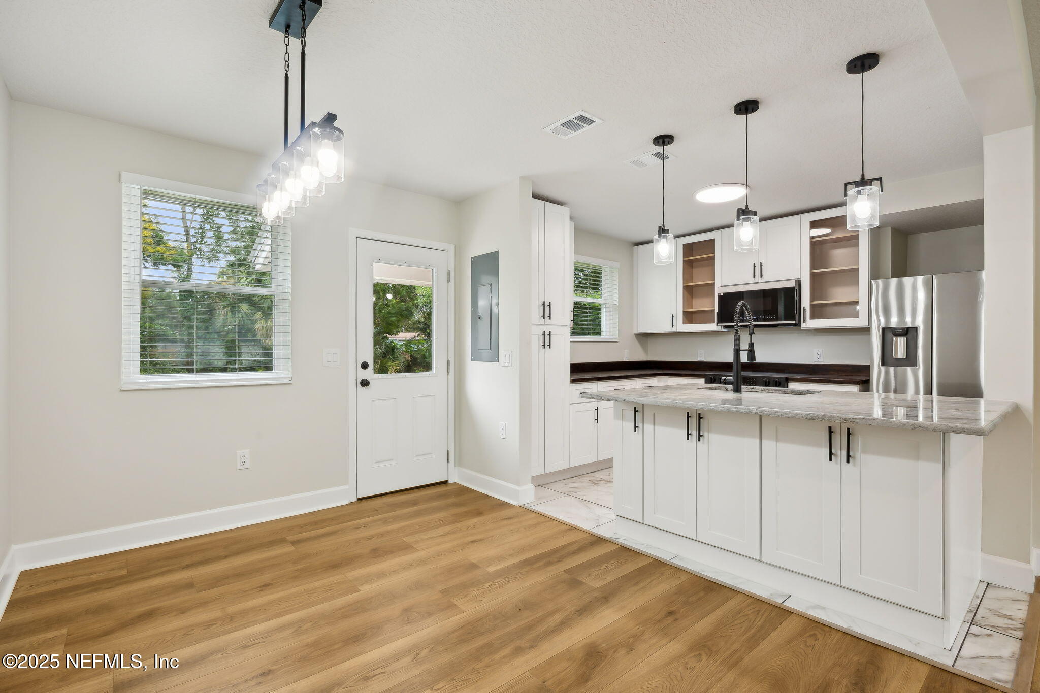 555 Glynlea Road Jacksonville, FL 32216 - Photo 10 of 32 Dining Area to Kitchen
