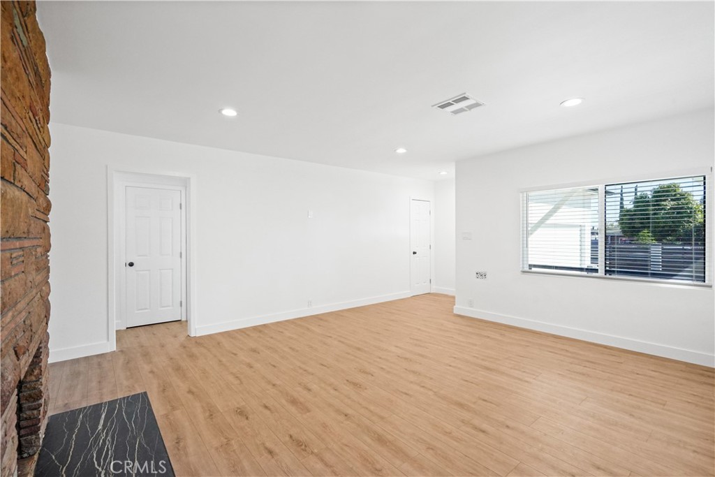 11031 Lull Street Sun Valley, CA 91352 - Photo 4 of 23