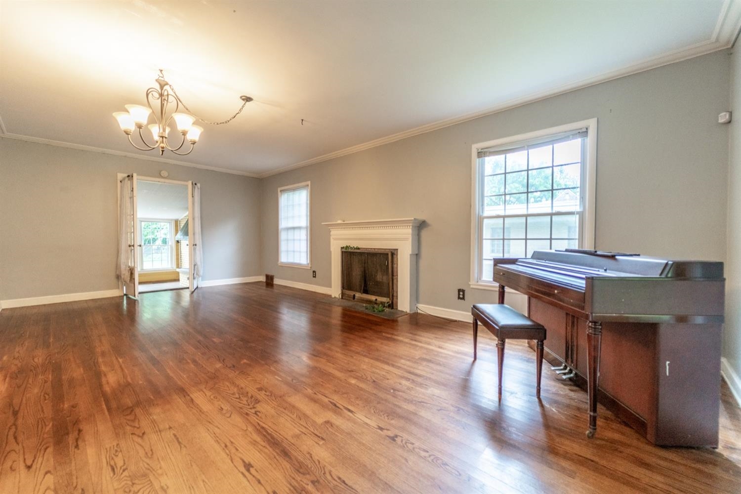 7111 Forest Avenue Hammond, IN 46324 - Photo 5 of 29 1500x1000