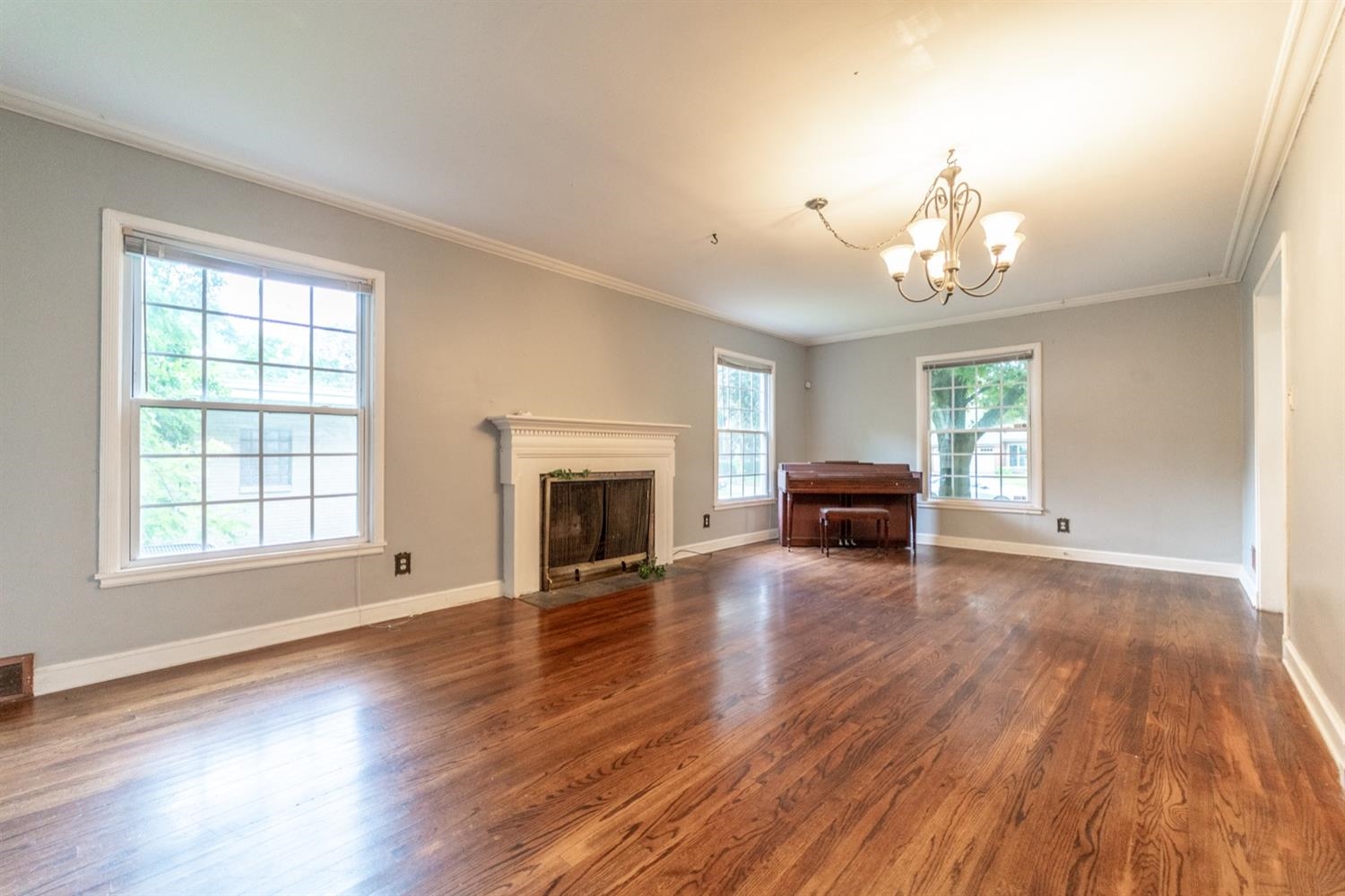 7111 Forest Avenue Hammond, IN 46324 - Photo 6 of 29 1500x1000