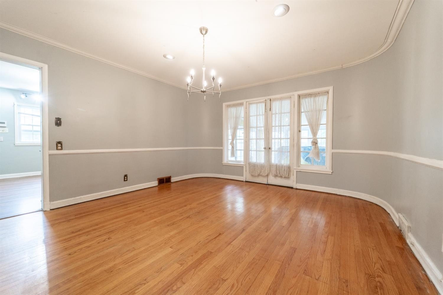 7111 Forest Avenue Hammond, IN 46324 - Photo 8 of 29 1500x1000