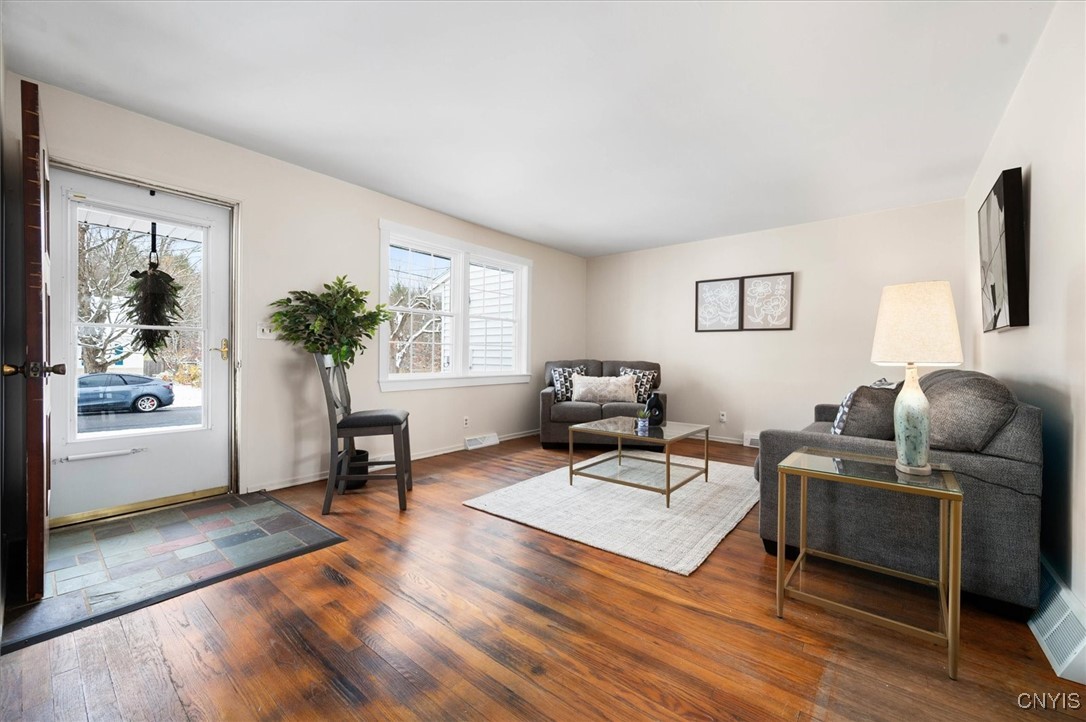 214-216 Hamilton Street Rome, NY 13440 - Photo 6 of 37 Living Room