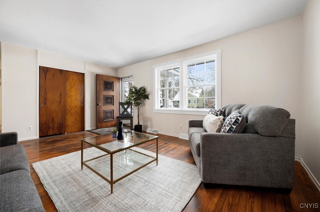 214-216 Hamilton Street Rome, NY 13440 - Photo 8 of 37 Living Room