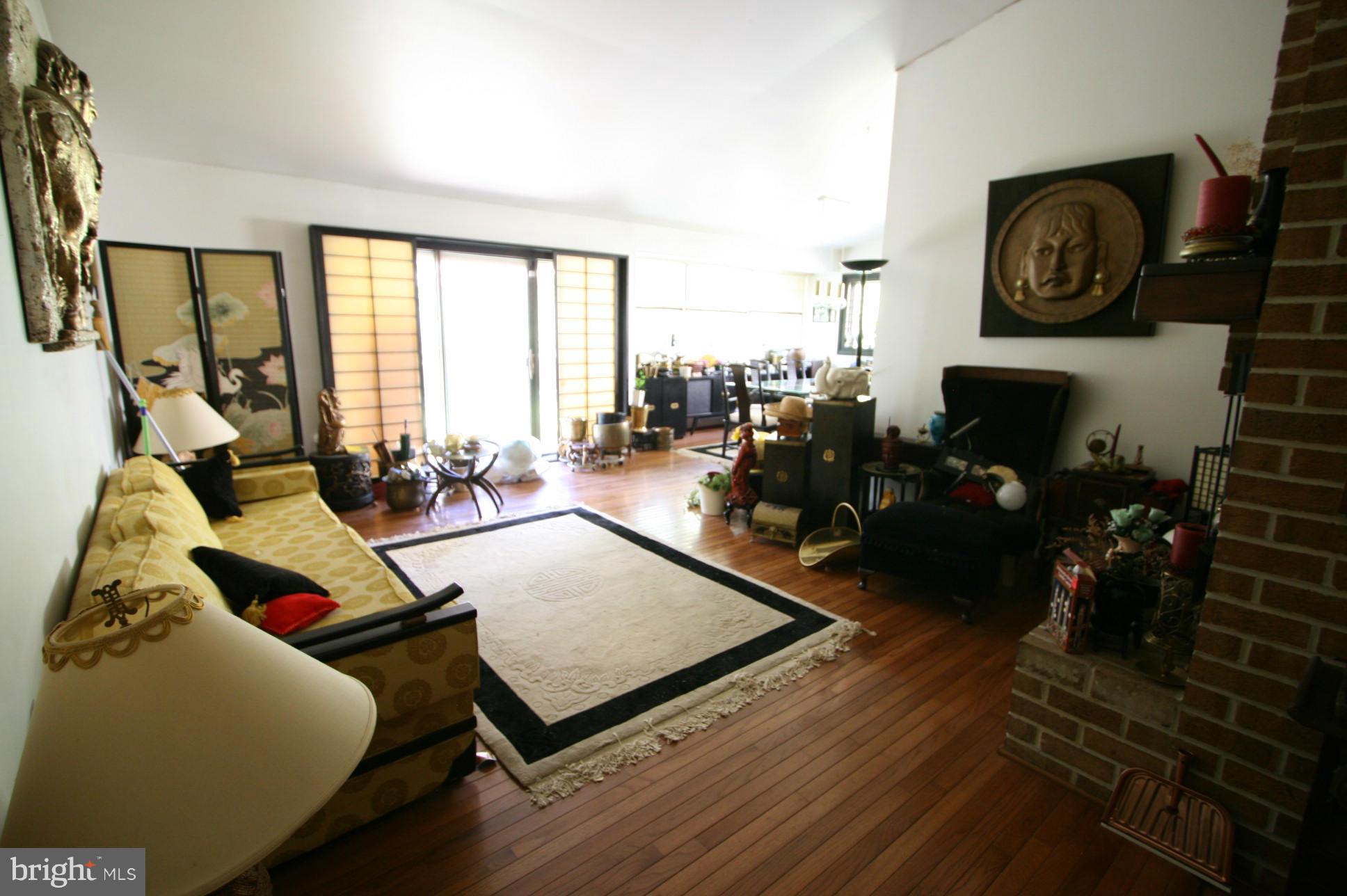 5118 Thunder Hill Road Columbia, MD 21045 - Photo 2 of 14 Living Room