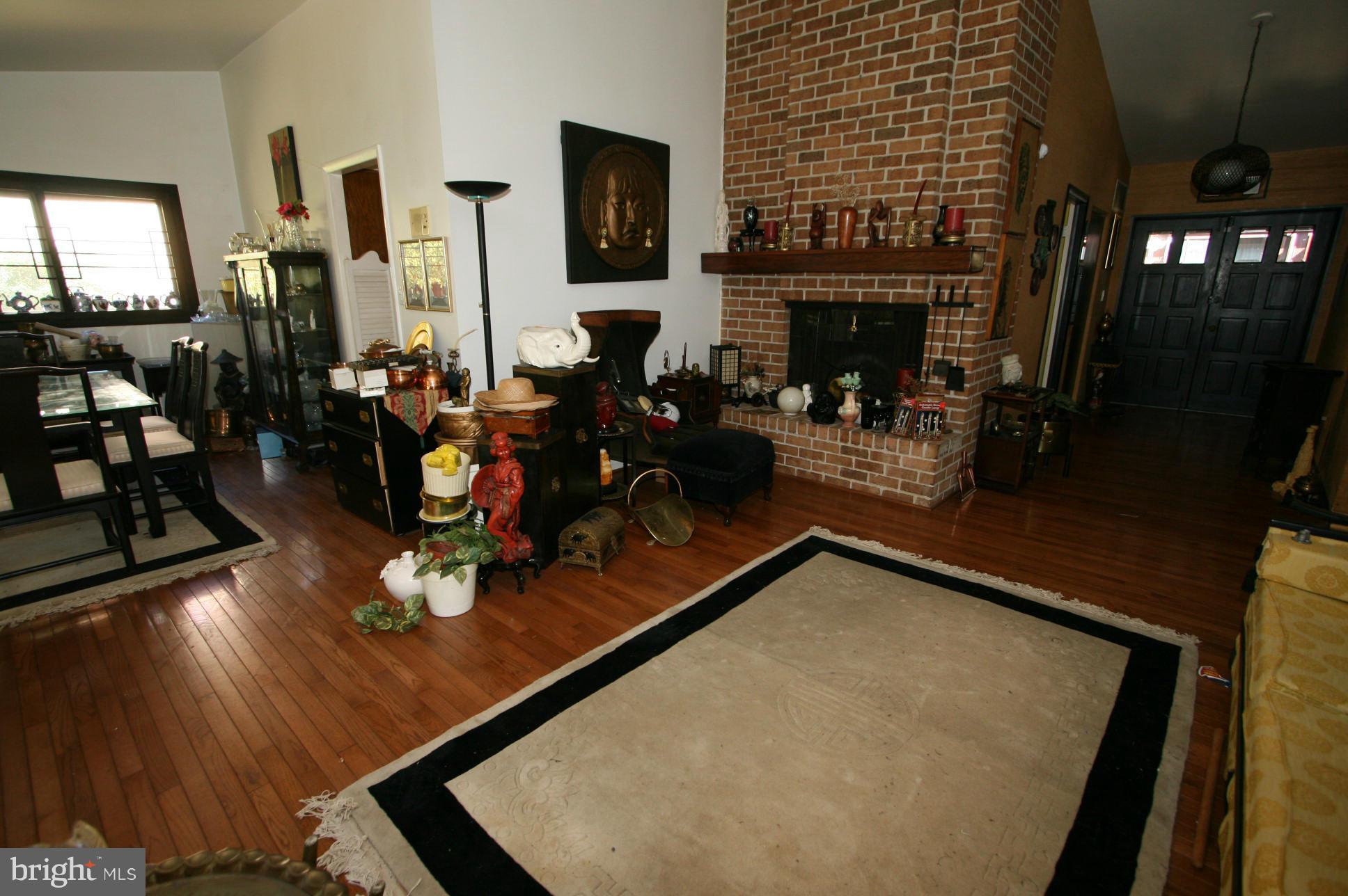 5118 Thunder Hill Road Columbia, MD 21045 - Photo 3 of 14 Living Room