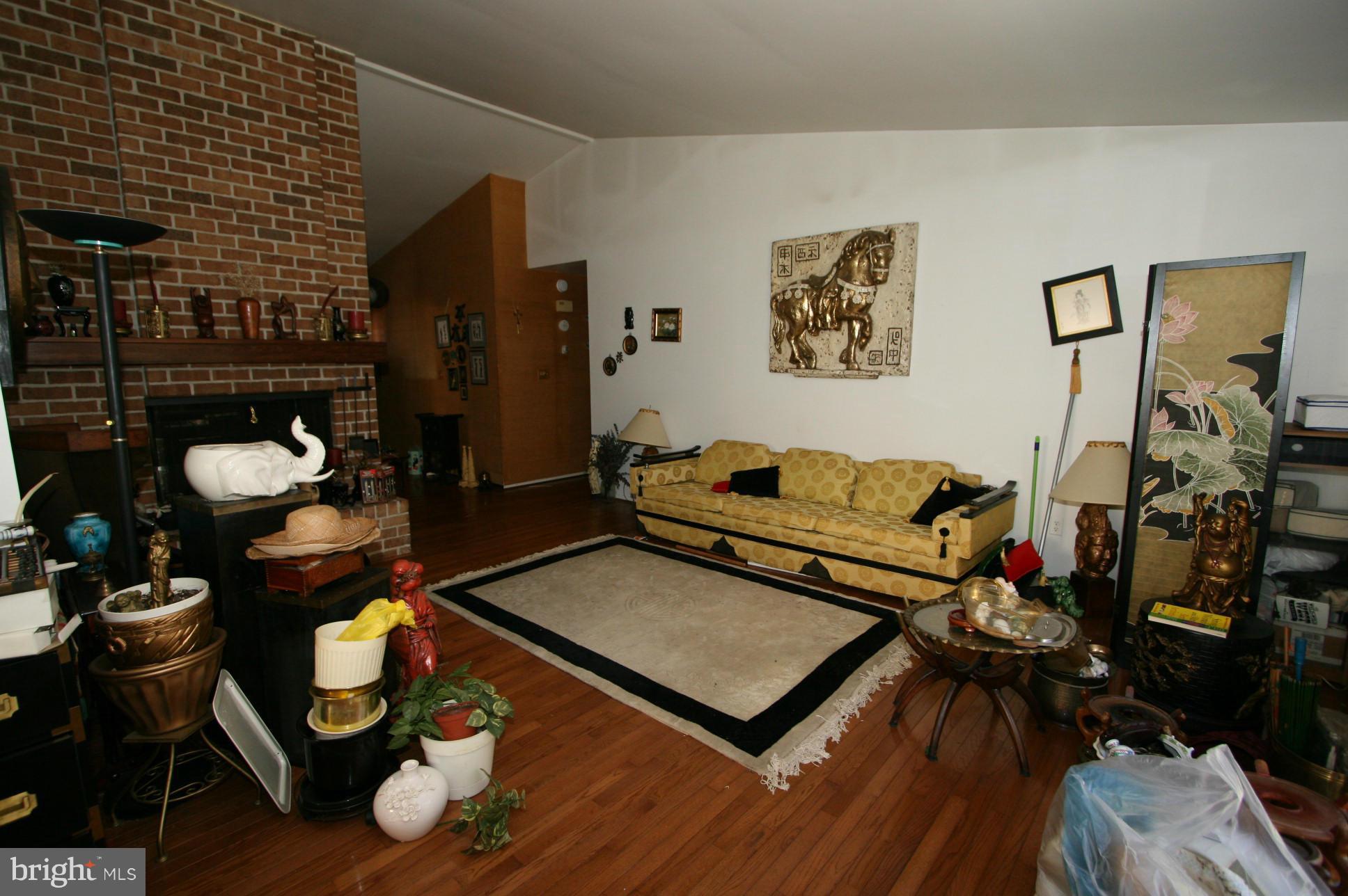 5118 Thunder Hill Road Columbia, MD 21045 - Photo 4 of 14 Living Room