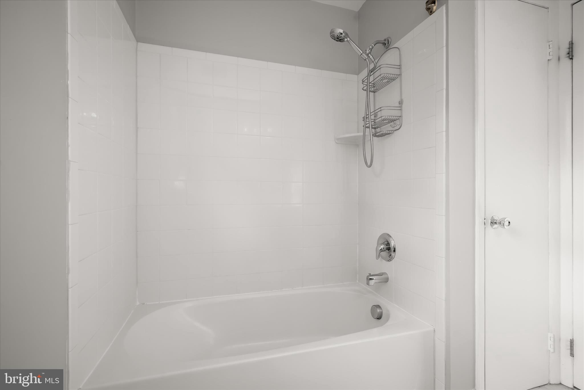 8056 Greenwich Road Catlett, VA 20119 - Photo 22 of 79 Main Level Full Hall Bathroom