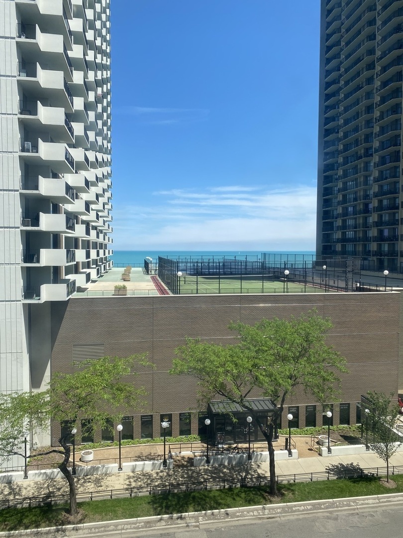 6030 North Sheridan Road, Unit 612 Chicago, IL 60660 - Photo 10 of 12