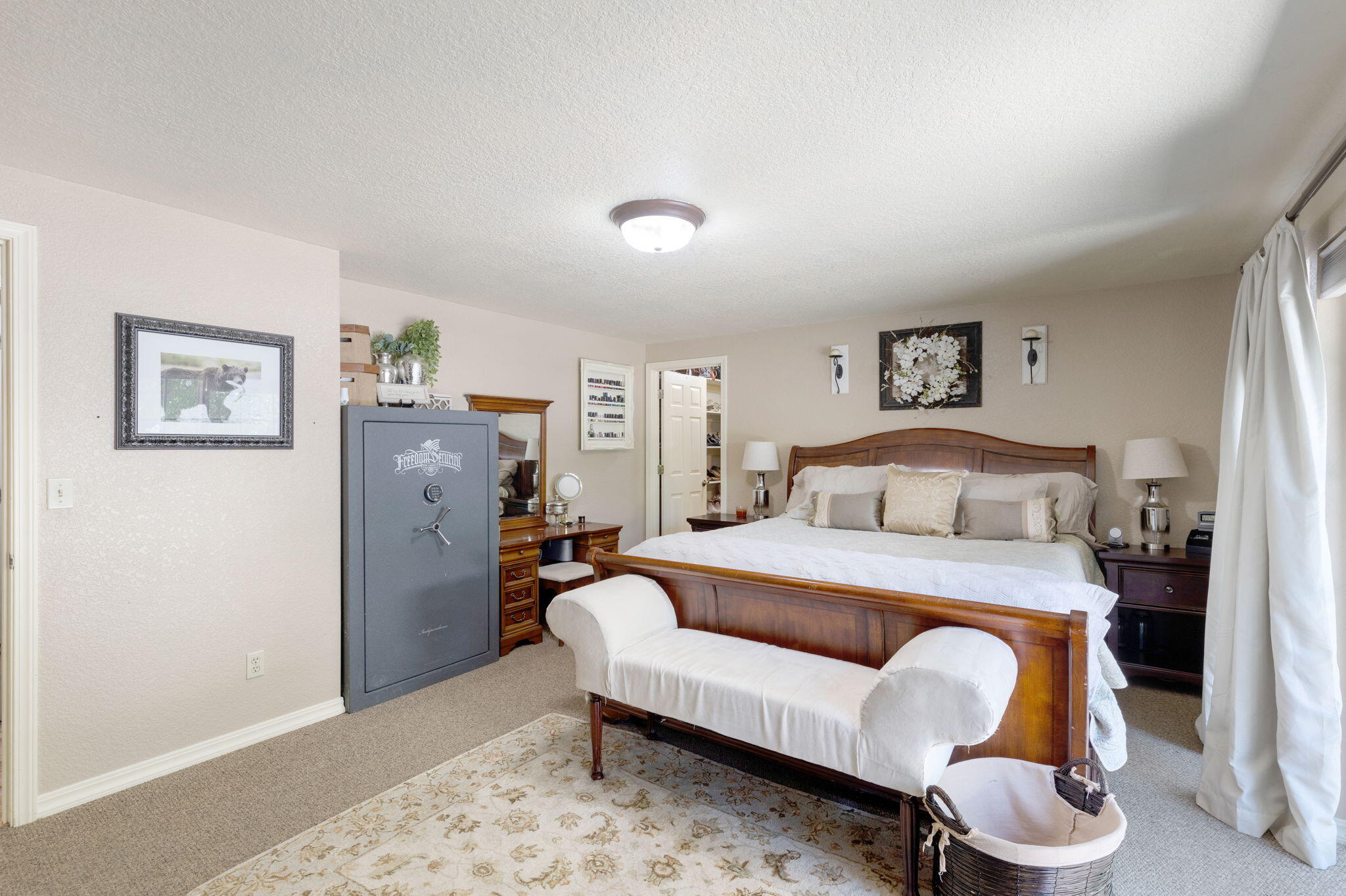 850 Walker Road Grants Pass, OR 97527 - Photo 13 of 30 Primary Bedroom