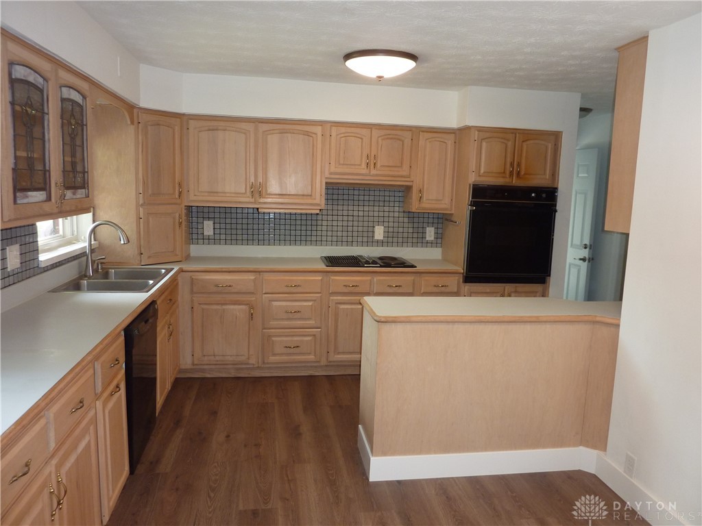 729 Brookfield Road Kettering, OH 45429 - Photo 4 of 30 Eat-in kitchen