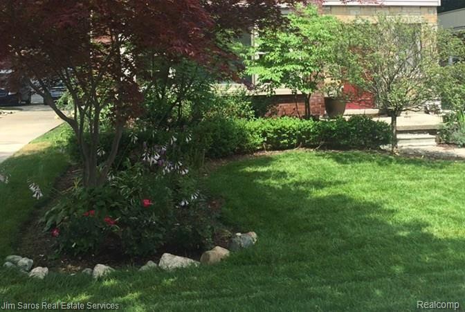 1920 Littlestone Road Grosse Pointe, MI 48236 - Photo 23 of 27 1990 2.jpg