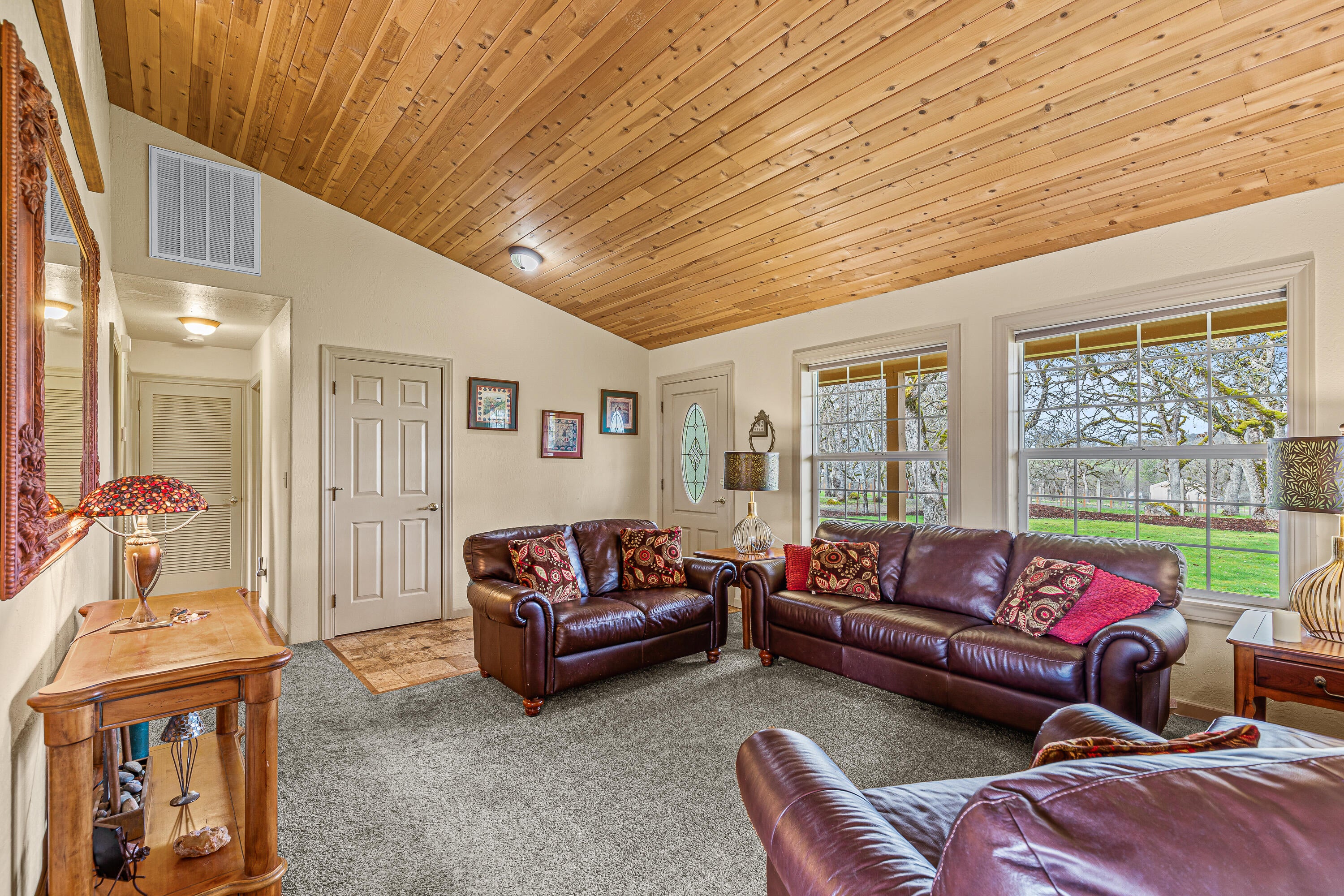 446 Ayres Road Eagle Point, OR 97524 - Photo 10 of 59 09