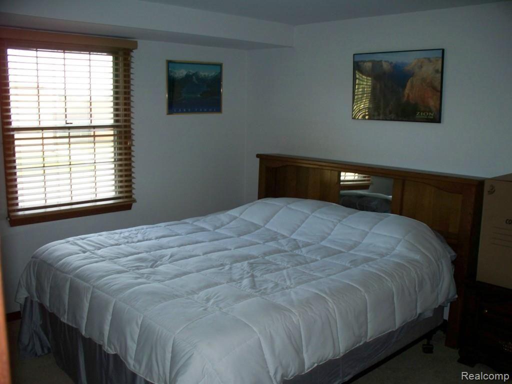 17402 Champaign Road Allen Park, MI 48101 - Photo 25 of 35 BEDROOM3B.jpg