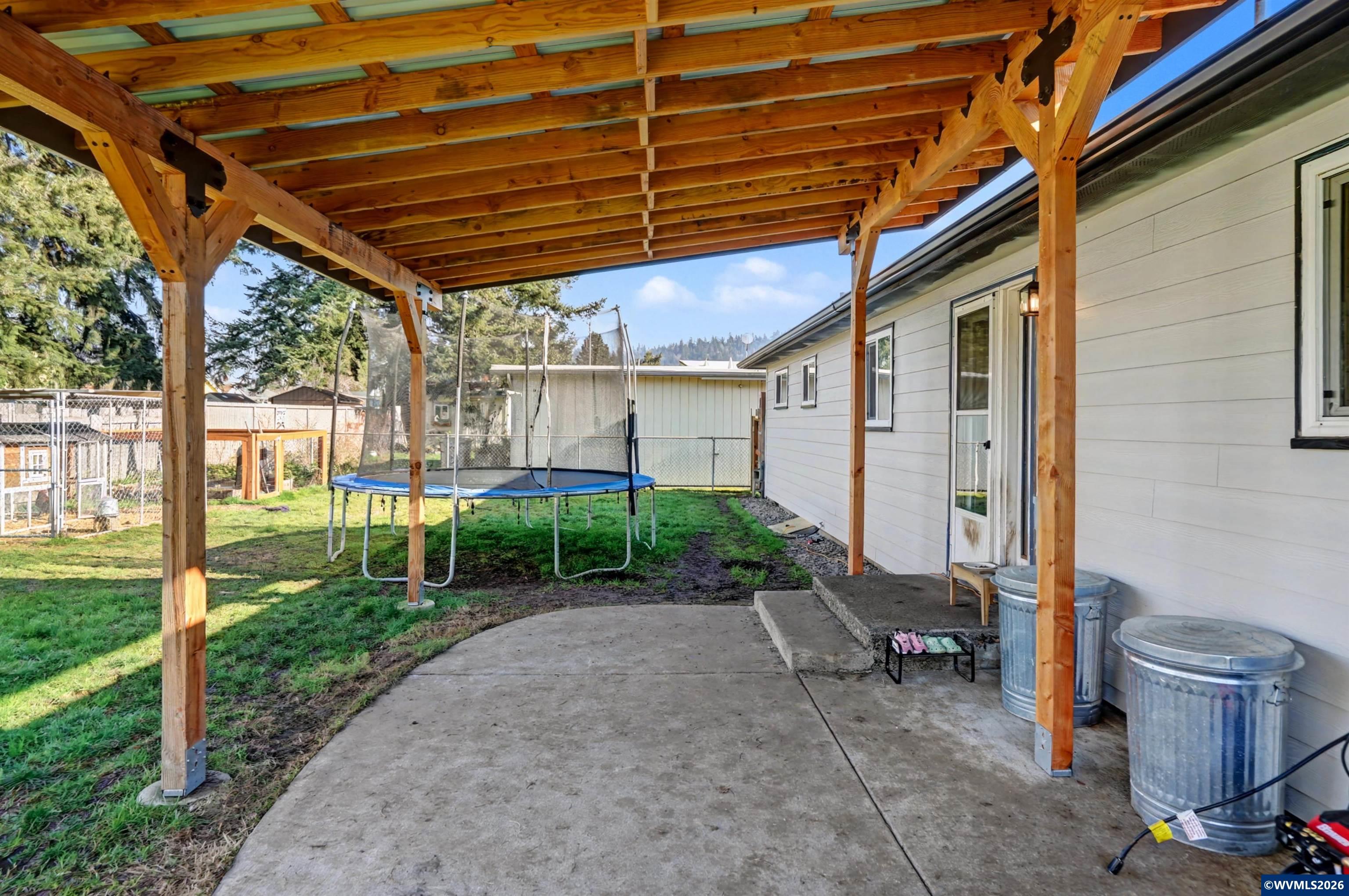 335 Berry Street Lebanon, OR 97355 - Photo 27 of 31 Gallery Image 27