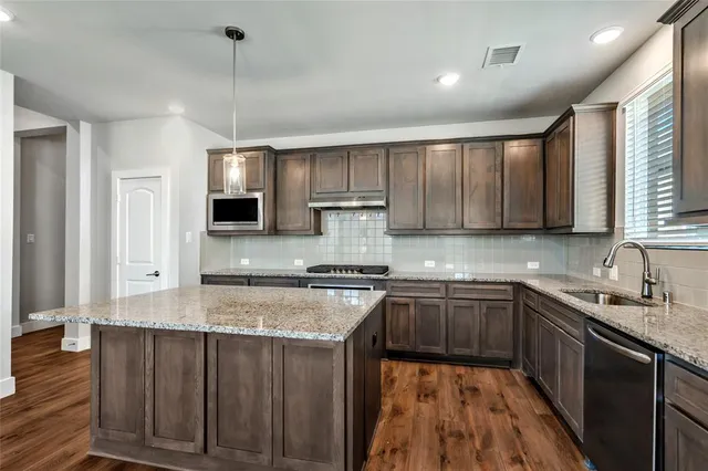 $439,990 | 3304 Lake Palestine Road, Pilot Point, TX 76258